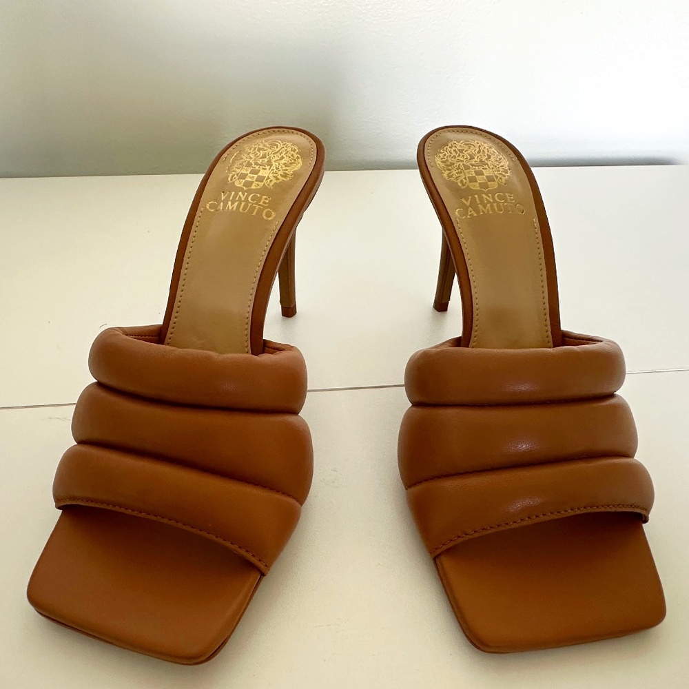 Vince Camuto Candriea Puffy Nappa Leather Mule Sandal with Heel (Light Cognac)